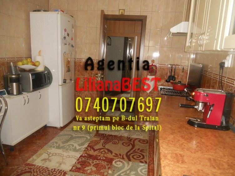 Apartament cu 4 camere decomandat în Central