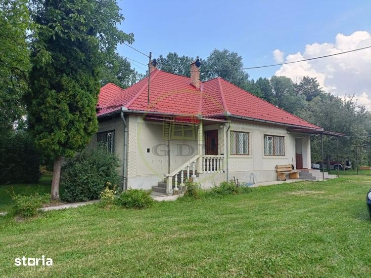 Casă cu 3 camere decomandat cu Teren 4500 Mp în Ibănești
