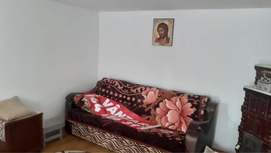 Casă cu 2 camere în Pietroasele