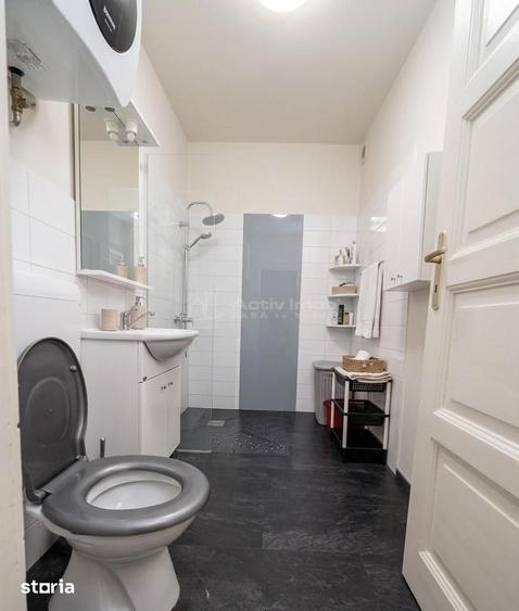 Casă cu 8 camere cu Teren 357 Mp în Central