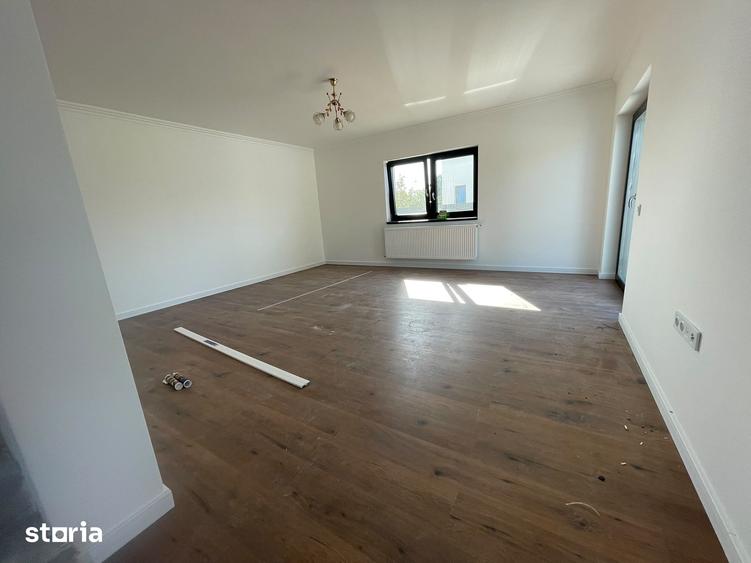 Casă cu 4 camere cu Teren 400 Mp în Central