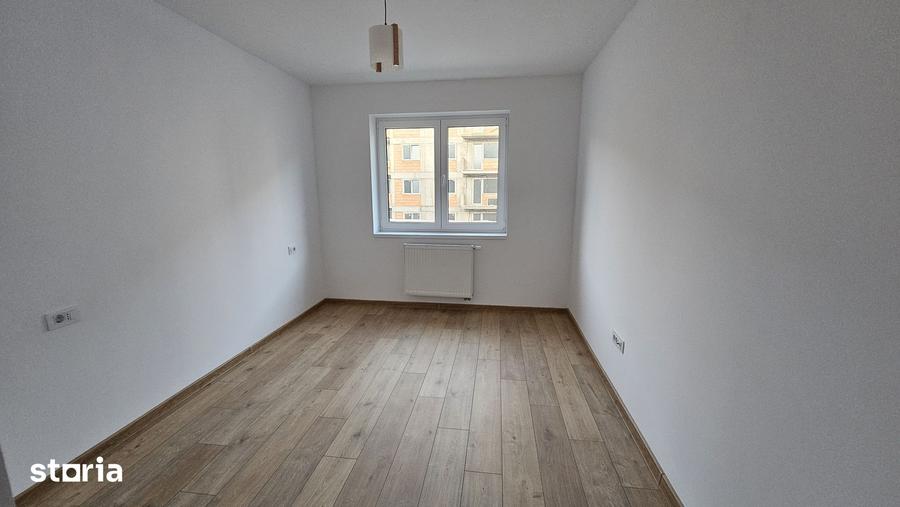 Apartament cu 3 camere decomandat, mobilat în Tractorul