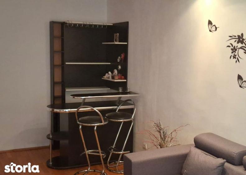 Apartament cu 3 camere decomandat, mobilat în Tei