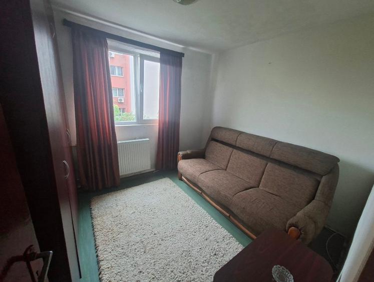 Apartament cu 2 camere semidecomandat în Giurgiului