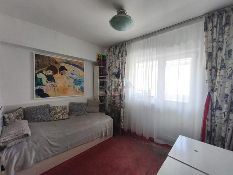Apartament cu 4 camere decomandat, mobilat în Păcii