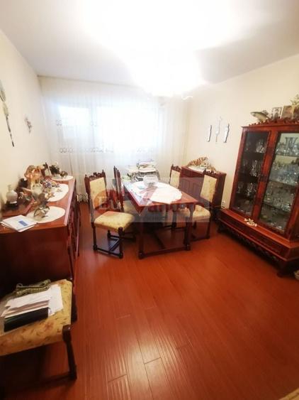 Apartament cu 3 camere decomandat, mobilat în Mazepa 1