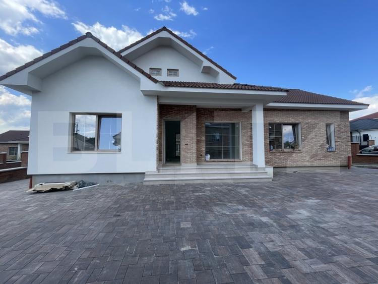 Casă individuală cu 4 camere cu Canalizare în Exterior Est