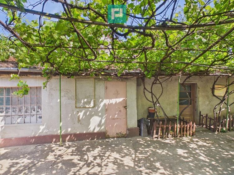 Casă individuală cu 3 camere cu Canalizare în Central