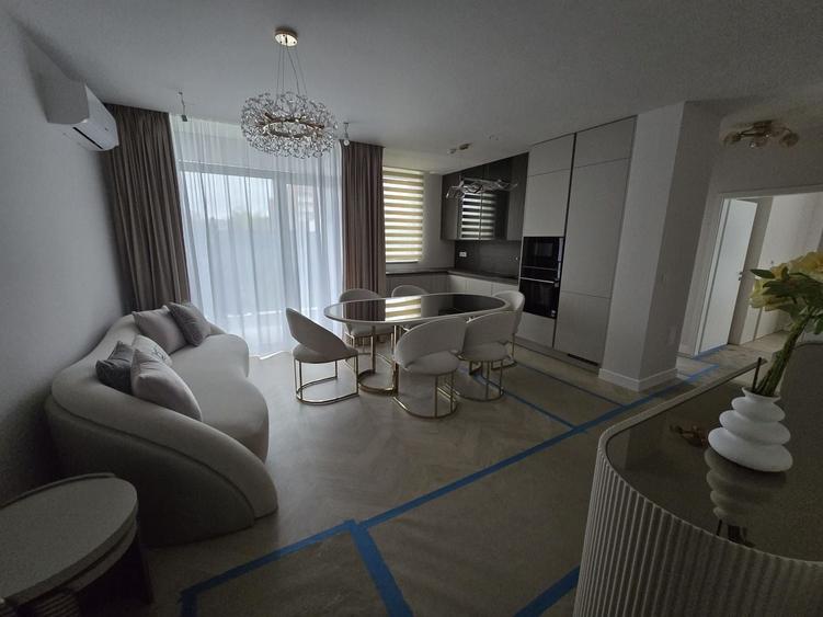 Apartament cu 3 camere decomandat în Aradului