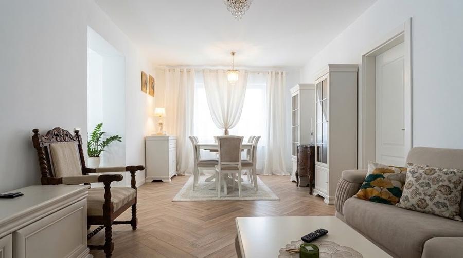 Apartament cu 3 camere, mobilat în Bucureștii Noi
