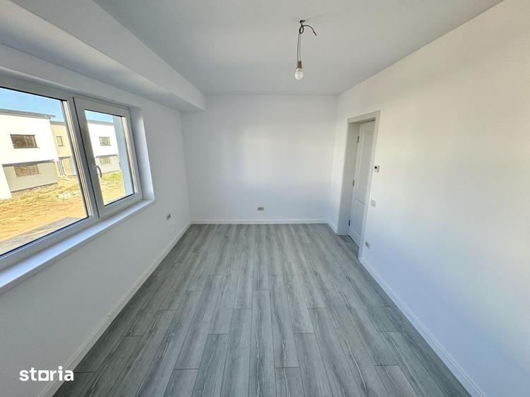 Casă cu 5 camere cu Teren 200 Mp în Valea Lupului