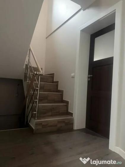 Casă cu 5 camere cu Teren 2000 Mp în Podari