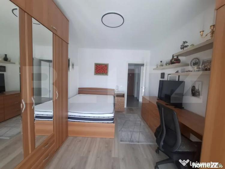 Apartament cu 3 camere decomandat în Tractorul