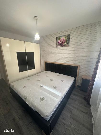 Apartament cu 3 camere în Apărătorii Patriei