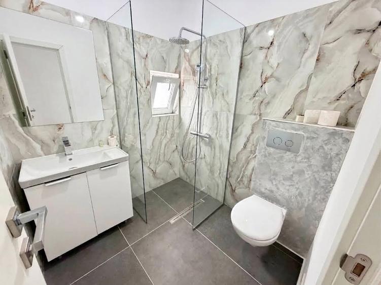 Duplex cu 3 camere cu Canalizare în Apărătorii Patriei