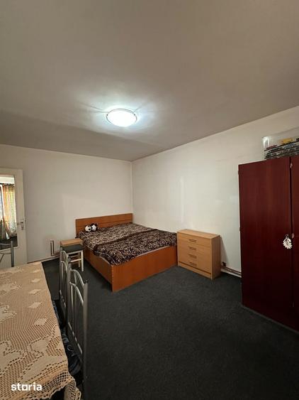 Apartament cu 3 camere decomandat în Între Lacuri
