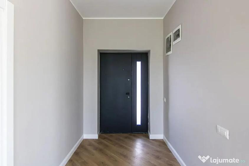 Casă cu 5 camere cu Teren 370 Mp în Ferme