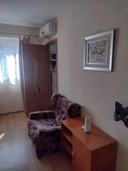 Garsonieră decomandată în Baza 3