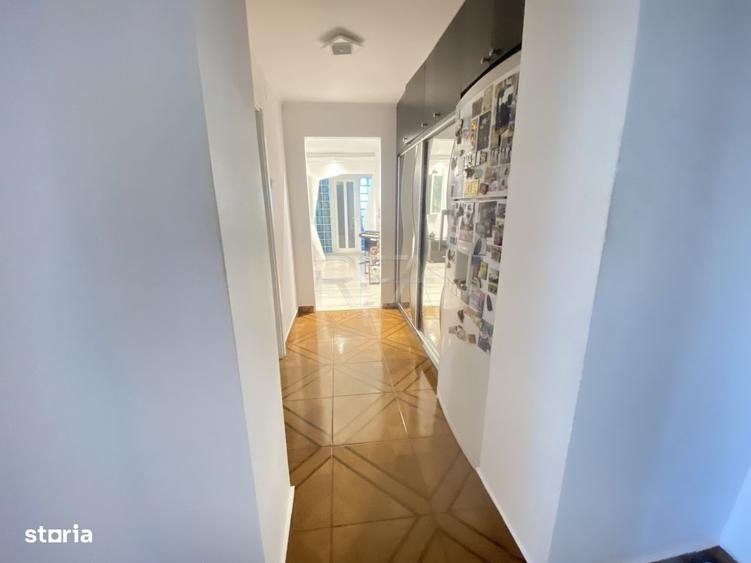 Apartament cu 3 camere semidecomandat în Ciupercenii Noi