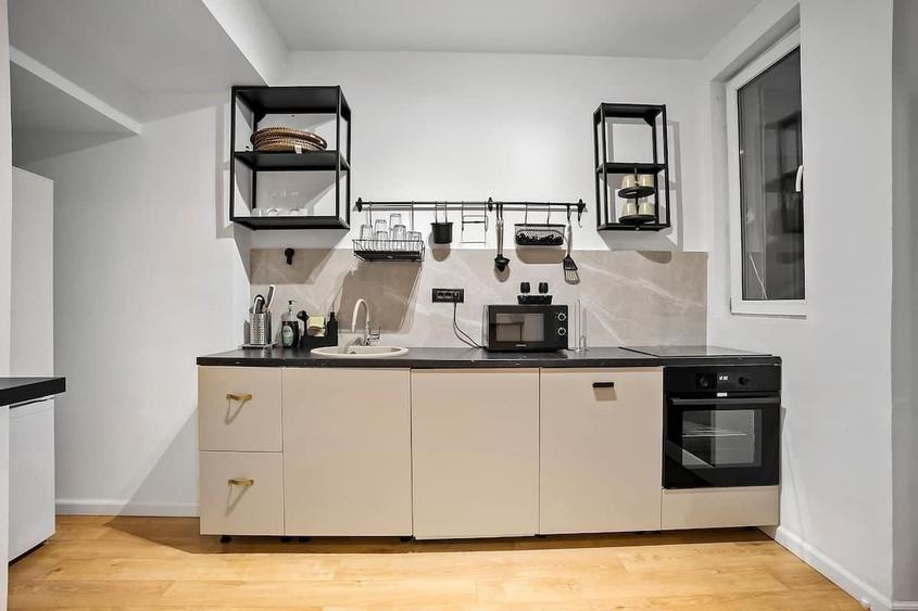 Apartament cu 3 camere decomandat, mobilat în Centrul Istoric