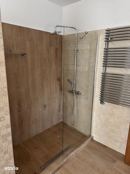 Casă cu 5 camere cu Teren 300 Mp în Rudului