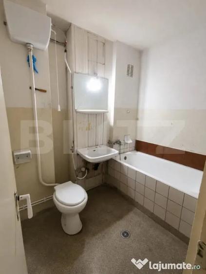 Garsonieră decomandată în Central