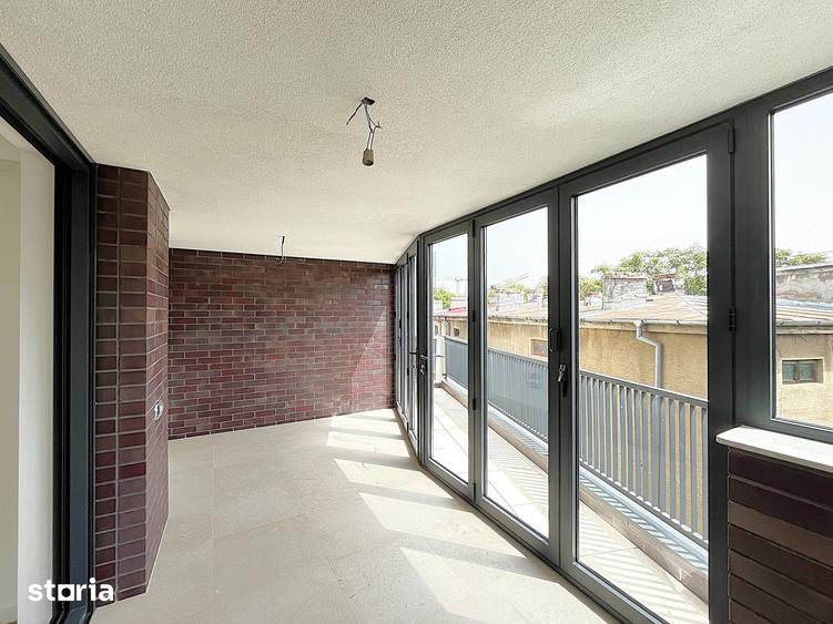 Apartament cu 4 camere semidecomandat în Floreasca