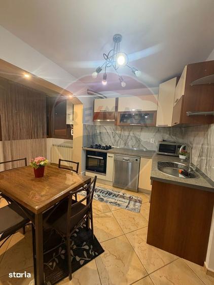 Apartament cu 3 camere decomandat, mobilat în Craiovița Nouă