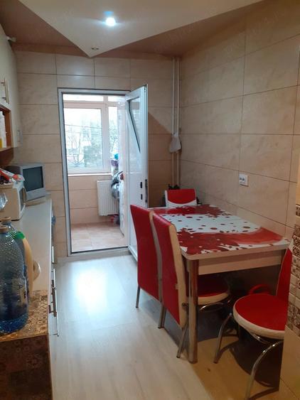 Apartament cu 3 camere decomandat în Mihai Bravu