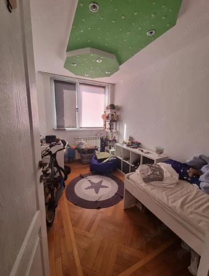 Apartament cu 3 camere semidecomandat în Ferentari