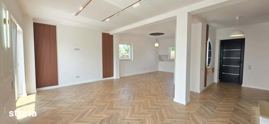 Casă cu 3 camere semidecomandat cu Teren 430 Mp în Paleu