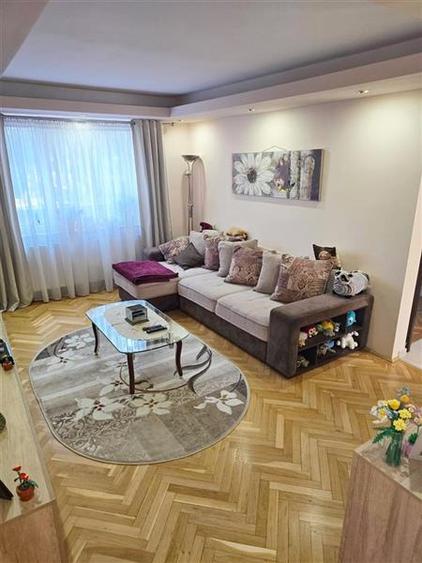 Apartament cu 3 camere circular, mobilat în Astra