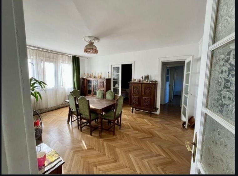 Apartament cu 5 camere circular în Grădina Icoanei