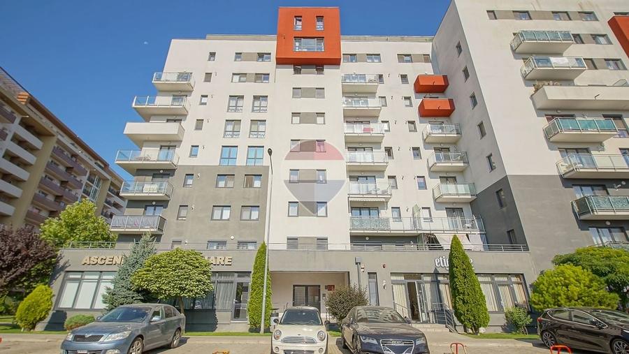 Apartament cu 3 camere decomandat în Tractorul