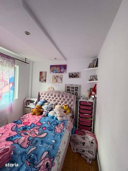 Apartament cu 3 camere semidecomandat în Astra