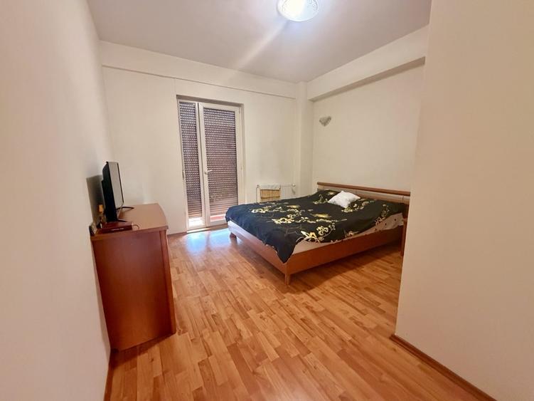 Apartament cu 3 camere decomandat, mobilat în Aradului