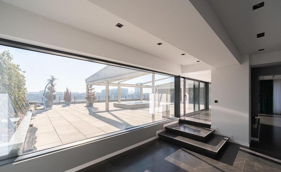 Penthouse cu 5 camere decomandat, mobilat în Barbu Văcărescu