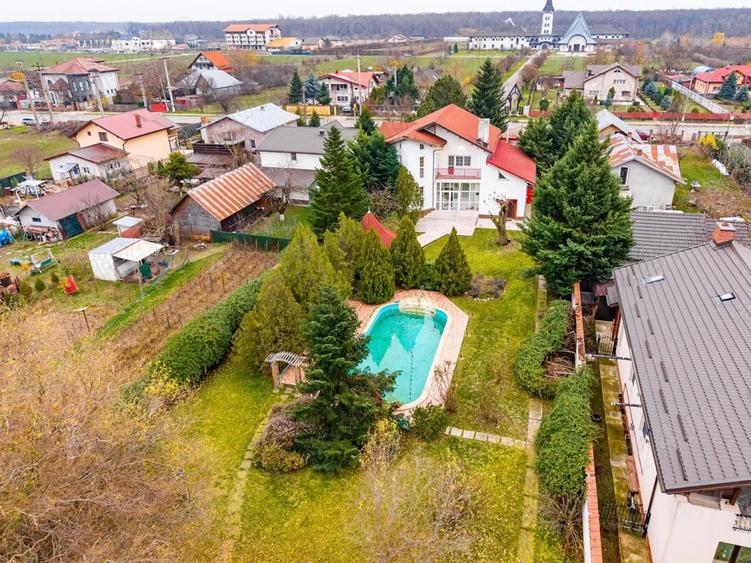 Casă cu 2 camere cu Teren 2649 Mp în Ciofliceni