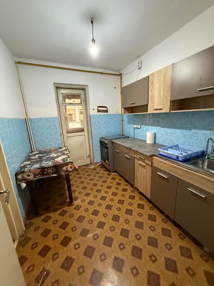 Apartament cu 3 camere decomandat, mobilat în Central