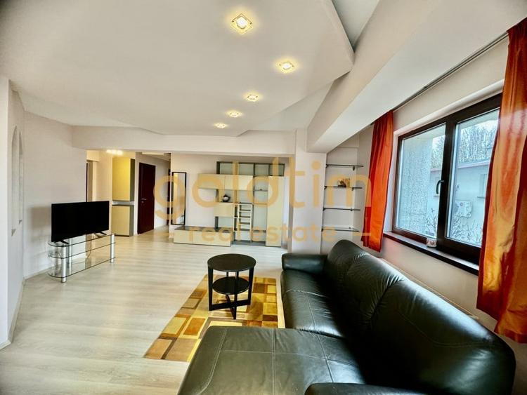Apartament cu 3 camere semidecomandat, mobilat în Băneasa