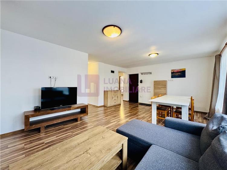 Apartament cu 3 camere semidecomandat, mobilat în Central