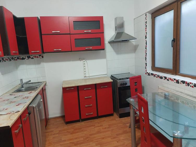Casă cu 5 camere cu Canalizare în Bucureștii Noi