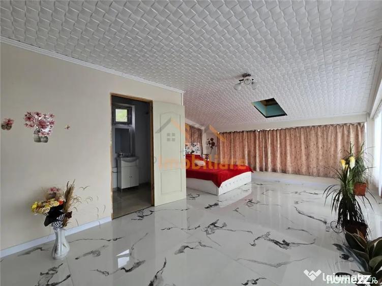 Spațiu comercial, de 240 mp, în Tinăud