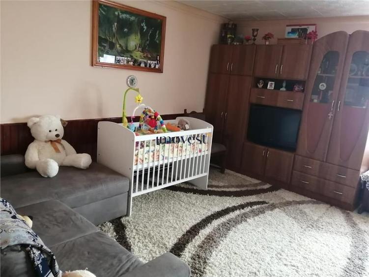 Apartament cu 3 camere semidecomandat în Aurel Vlaicu