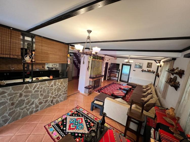 Casă cu 6 camere în Central