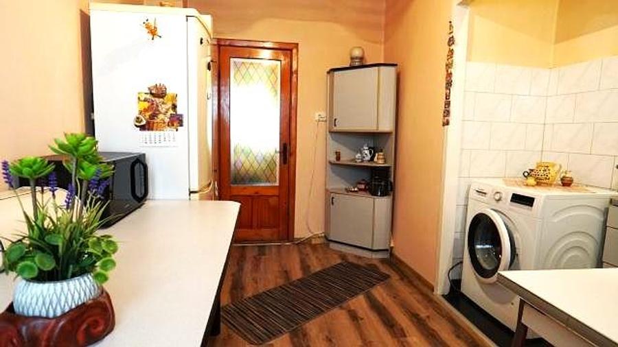 Apartament cu 3 camere decomandat în Micro 11