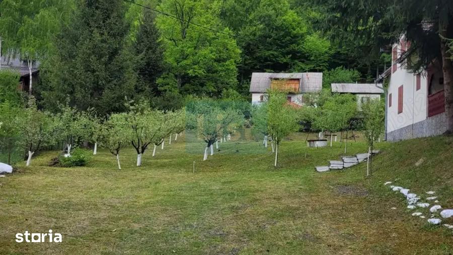 Casă cu 5 camere cu Teren 2000 Mp în Răstolița