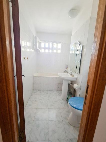 Apartament cu 3 camere semidecomandat în Gorjului