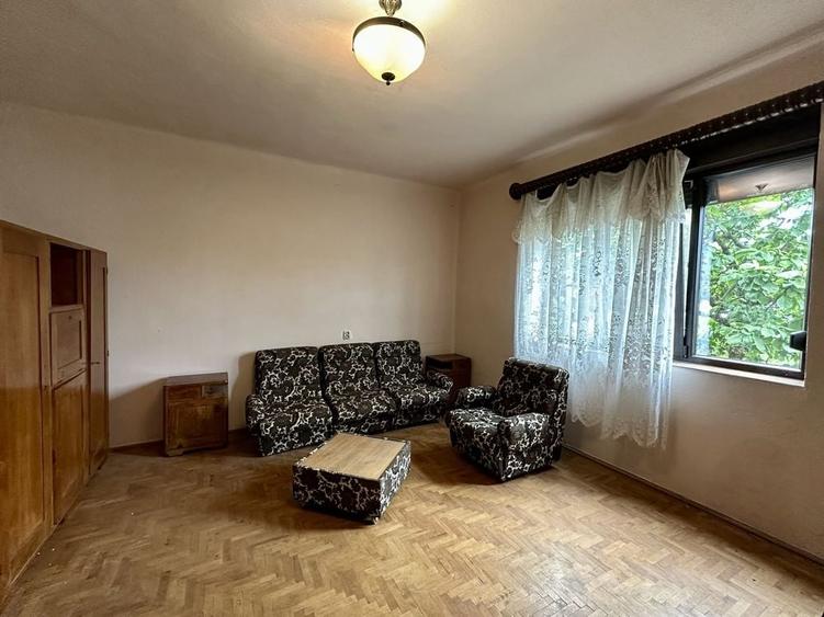 Casă cu 4 camere cu Teren 2868 Mp în Gavojdia