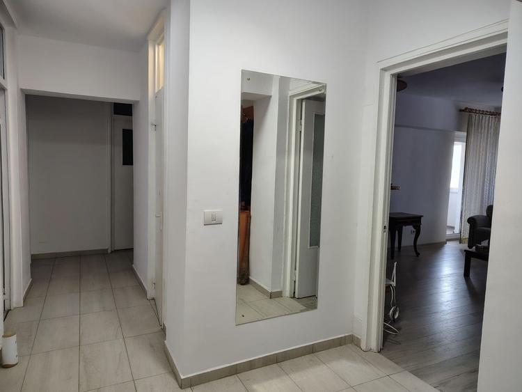 Apartament cu 4 camere decomandat, mobilat în Moșilor